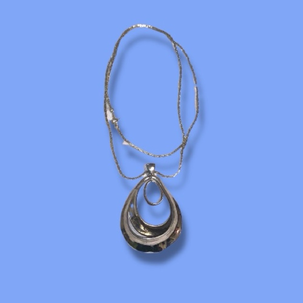 Elegant Silver Pendant Necklace